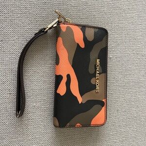 Michael Kors wallet wristlet camo